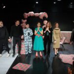 Οι συντελεστές της παράστασης δέχονται το θερμό χειροκρότημα του κοινού