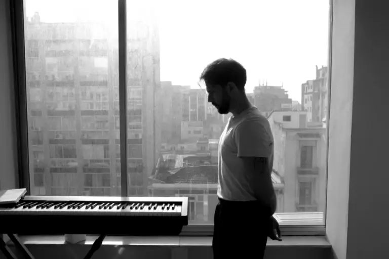 Σταύρος Κρητικός: Το The Voice, η Έλενα Παπαρίζου και η καθημερινότητα του σήμερα