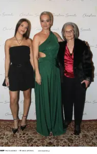 Η Χριστίνα Σαράντη με την κόρη της Ισμήνη Φώτου και την μητέρα της Βασιλική Σαράντη