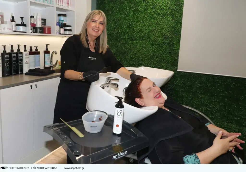 Στιγμιότυπο από την εφαρμογή της vegan θεραπείας της “Artego Hellas” στη Σοφία Βογιατζάκη