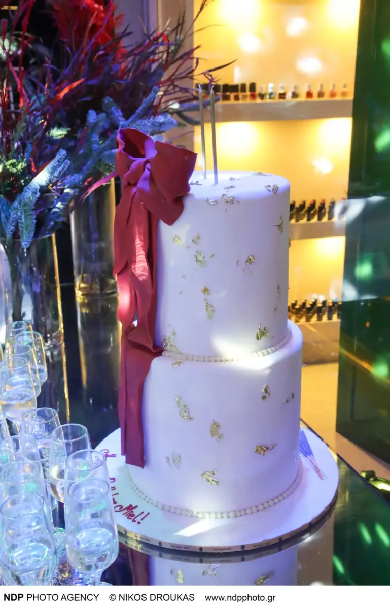 Η εντυπωσιακή τούρτα του Miel Beauty Bar and More