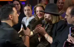 Θοδωρής Φέρρης: «Ωραία που τα λες, μα έλα που σε ξέρω» – Η συγκινητική στιγμή που τραγουδάει μαζί με τη μητέρα του ferris