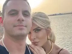 Πάνος Κουτσουμπής: Ίδιος ο μπαμπάς του! Ο πεθερός της Καινούργιου γιορτάζει! koutsoumpis