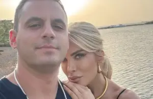 Πάνος Κουτσουμπής: Ίδιος ο μπαμπάς του! Ο πεθερός της Καινούργιου γιορτάζει! koutsoumpis