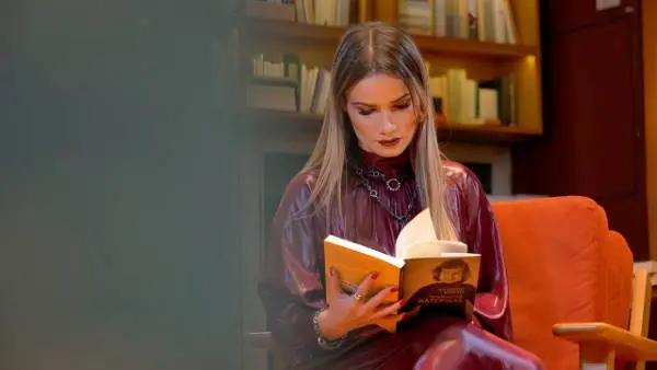 Nadia Aivatoglou (600)