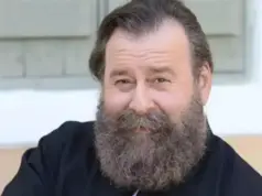 Κωστής Σαββιδάκης: «Με σταύρωσε ο παπάς, κόλλησε ο σταυρός στην πλάτη» SAVVIDAKIS