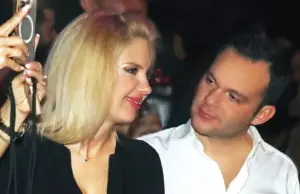 Σοφία Μαριόλα: Η πρώην του Τζώρτζογλου βρήκε τον αντικαταστάτη του! Τα φιλιά στα μπουζούκια SOFIAMARIOLA1