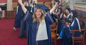 Δήμητρα Παπαδοπούλου: Πτυχιούχος στα 64 της – Το συγκινητικό μήνυμα: «Μπαμπά πήρα πτυχίο!» aaa566a8-dimipapadopoulouofficial177978307739054249313268689904145934205