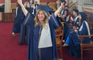 Δήμητρα Παπαδοπούλου: Πτυχιούχος στα 64 της – Το συγκινητικό μήνυμα: «Μπαμπά πήρα πτυχίο!» aaa566a8-dimipapadopoulouofficial177978307739054249313268689904145934205