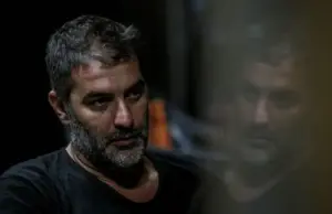 Δυο μαύρα πουκάμισα: Αυτή είναι η νέα σειρά του Mega bisbikis