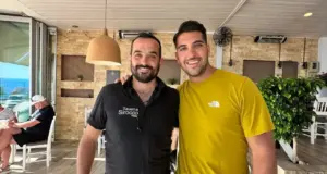 Ο Μάνος Μαλλιαρός επέστρεψε στην Κρήτη και πήγε στο “Sirocco” giannis manoysakis manos malliaros