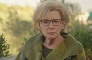 Μάρω Κοντού: Σοκ στο «Αττικόν»! 90χρονος αποπειράθηκε να μπει με μαχαίρι στο δωμάτιό της Μάρω Κοντού νοσοκομείο Αττικόν ατύχημα 90χρονος μαχαίρι σύλληψη ηθοποιός υγεία