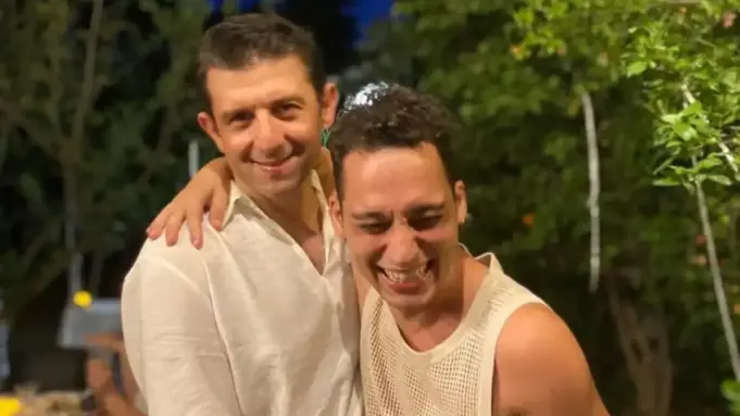 Μιχάλης Οικονόμου: «Με κρατάει και τον κρατάω, υπάρχει πολλή αγάπη» Μιχάλης Οικονόμου συνέντευξη Πρωίαν σε είδον ΕΡΤ ηθοποιός οικογένεια