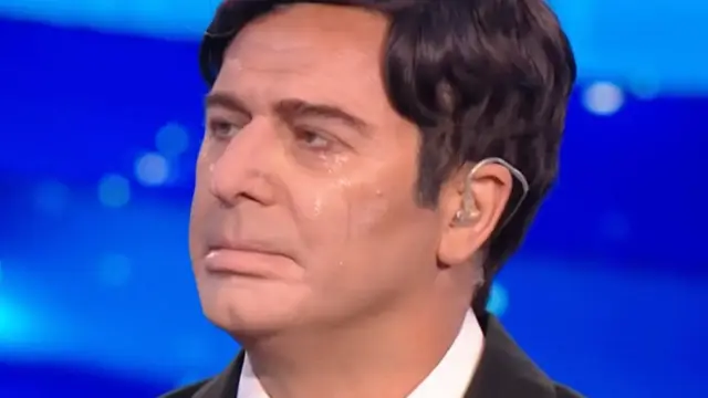 Ο Αλέξανδρος Μπουρδούμης ενσάρκωσε τον Jacques Brel στον τελικό του YFSF και ξέσπασε σε κλάματα μετά την κριτική που δέχτηκε. Δείτε όσα έγιναν.