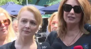 Ράγισε καρδιές η Νίκη Παλληκαράκη στην κηδεία της Μάρως Κοντού: «Ξέρω ότι δεν φοβήθηκες» palikaraki