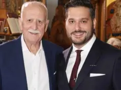 «Η απόλυτη ξεφτίλα» – Ξεσπά ο γιος του Φοίβος Παπαδάκης για τους νέους παρουσιαστές του Καλημέρα Ελλάδα foivos