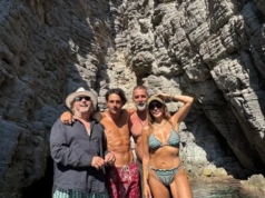 Λάκης Λαζόπουλος με Βανδή, Μπισμπίκη και Βλάχο στο Αιγαίο: «Δέσποινα, σου χρωστάμε έναν Αύγουστο ο καθένας» vandi