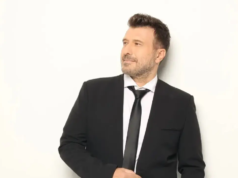 Ο Γιάννης Πλούταρχος και η Κατερίνα στο Κατράκειο Δημοτικό Θέατρο Νίκαιας Γιάννης Πλούταρχος (Athina24)