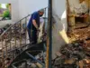 Ο Τάσος Χαλκιάς στα χαλάσματα του σπιτιού του – Σοκάρουν οι εικόνες Ο Τάσος Χαλκιάς και ο γιος του βρέθηκαν στο καμένο σπίτι τους στο Πόρτο Γερμενό. Δείτε το συγκλονιστικό βίντεο μέσα από τα αποκαΐδια.