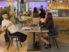 First Dates: Αμήχανη στιγμή: «Θα το δουν οι γονείς αυτό» First Dates: Ο Γρηγόρης και η Χρύσα γνωρίστηκαν στο πρώτο ραντεβού της νέας σεζόν, όμως η συζήτηση πήρε γρήγορα προσωπική τροπή.
