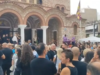 Γιώργος Μαζωνάκης: Θρήνος στη λαϊκή αγρυπνία – Οι πρώτες αφίξεις Πλήθος κόσμου συγκεντρώθηκε στη Νίκαια για τη λαϊκή αγρυπνία στη μνήμη του Γιώργου Μαζωνάκη, με λουλούδια, σημειώματα και συγκίνηση.