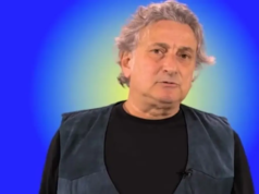 Ράκος ο υπνοθεραπευτής του Μαζωνάκη: «Έχει χάσει πελάτες, τον φωνάζουν δολοφόνο» Τι υποστηρίζει το περιβάλλον του Νάσου Κομιανού για την εμπλοκή του στην υπόθεση Μαζωνάκη και πώς γνωρίστηκε με τον τραγουδιστή και τη γιατρό.