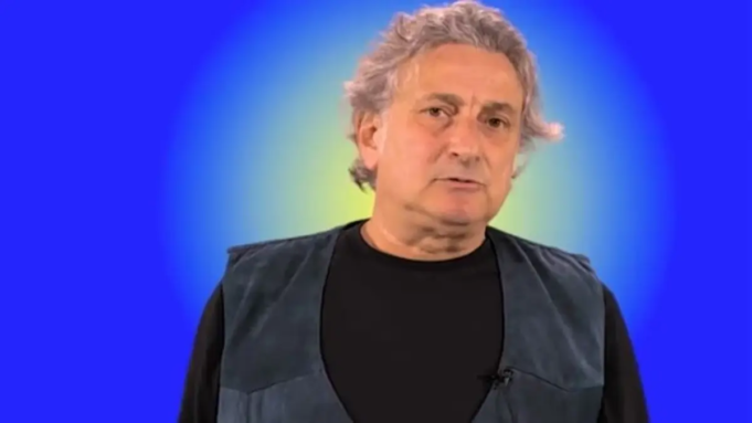 Ράκος ο υπνοθεραπευτής του Μαζωνάκη: «Έχει χάσει πελάτες, τον φωνάζουν δολοφόνο» Τι υποστηρίζει το περιβάλλον του Νάσου Κομιανού για την εμπλοκή του στην υπόθεση Μαζωνάκη και πώς γνωρίστηκε με τον τραγουδιστή και τη γιατρό.