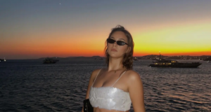 Βικτώρια Δέλλα: Οι εντυπωσιακές εμφανίσεις της στις καλοκαιρινές διακοπές Η Βικτώρια Δέλλα μοιράστηκε νέες φωτογραφίες από τις καλοκαιρινές διακοπές της, με διαφορετικά looks και εντυπωσιακές εμφανίσεις.