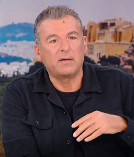 Γιώργος Λιάγκας: Η αιχμηρή τοποθέτηση για Κουτσελίνη και το στιγμιότυπο με τη μύγα που κατσικώθηκε στο πρόσωπό του
