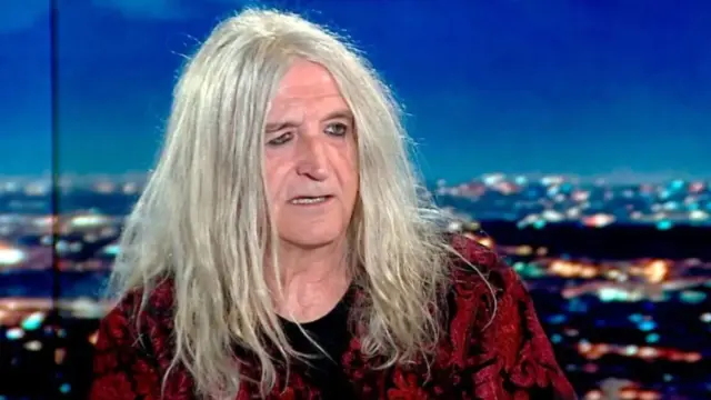 Νίκος Καρβέλας: Τσακωμός έξω από το σπίτι του – Έγινε ο κακός χαμός
