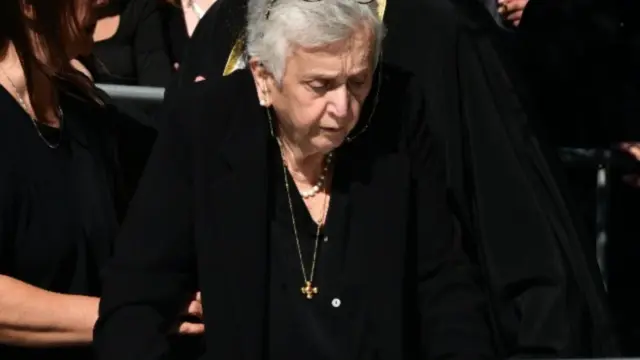 Σπάραξε η μάνα του Μαζωνάκη πάνω από το μνήμα Σπάραξε η μάνα του Μαζωνάκη πάνω από το μνήμα