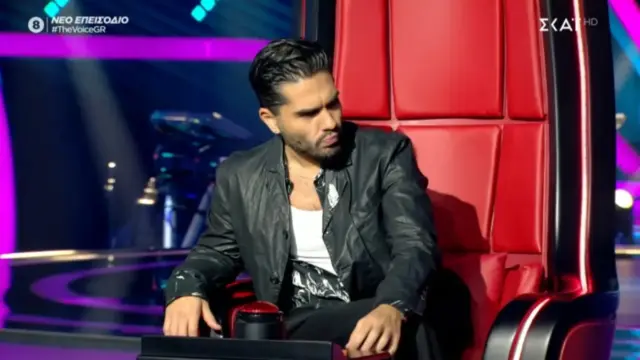 # The Voice: Δεν γύρισε καμία καρέκλα για τον Κύπριο διαγωνιζόμενο – Το σχόλιο στο Χ Μια δύσκολη στιγμή έζησε στη σκηνή του **The Voice of Greece** ο **Παναγιώτης Βρυωνίδης** από την Κύπρο, ο οποίος επέλεξε να ερμηνεύσει ένα αγαπημένο τραγούδι, χωρίς όμως να καταφέρει να κερδίσει κάποια από τις τέσσερις καρέκλες των coaches. Η εμφάνισή του είχε μια απρόοπτη εξέλιξη, ενώ μετά το τέλος της προσπάθειάς του ακολούθησαν σχόλια από τους coaches. Ο ίδιος, πάντως, μίλησε για μια όμορφη εμπειρία και για τους φόβους που κατάφερε να αντιμετωπίσει. Την ίδια στιγμή, ένας τηλεθεατής εξέφρασε τη δική του άποψη στο Χ με μια χαρακτηριστική ατάκα για τον Κύπριο διαγωνιζόμενο. **Διαβάστε τη συνέχεια στο HappyTV.gr!** # The Voice: Δεν γύρισε καμία καρέκλα για τον Κύπριο διαγωνιζόμενο – Το σχόλιο στο Χ Μια δύσκολη στιγμή έζησε στη σκηνή του **The Voice of Greece** ο **Παναγιώτης Βρυωνίδης** από την Κύπρο, ο οποίος επέλεξε να ερμηνεύσει ένα αγαπημένο τραγούδι, χωρίς όμως να καταφέρει να κερδίσει κάποια από τις τέσσερις καρέκλες των coaches. Η εμφάνισή του είχε μια απρόοπτη εξέλιξη, ενώ μετά το τέλος της προσπάθειάς του ακολούθησαν σχόλια από τους coaches. Ο ίδιος, πάντως, μίλησε για μια όμορφη εμπειρία και για τους φόβους που κατάφερε να αντιμετωπίσει. Την ίδια στιγμή, ένας τηλεθεατής εξέφρασε τη δική του άποψη στο Χ με μια χαρακτηριστική ατάκα για τον Κύπριο διαγωνιζόμενο. **Διαβάστε τη συνέχεια στο HappyTV.gr!**
